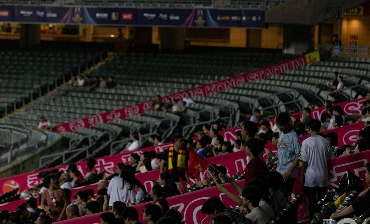 U8-C罗重返赛场，比赛局势复杂首场状态出色，中国队观众沸腾！引发球迷热议的简单介绍